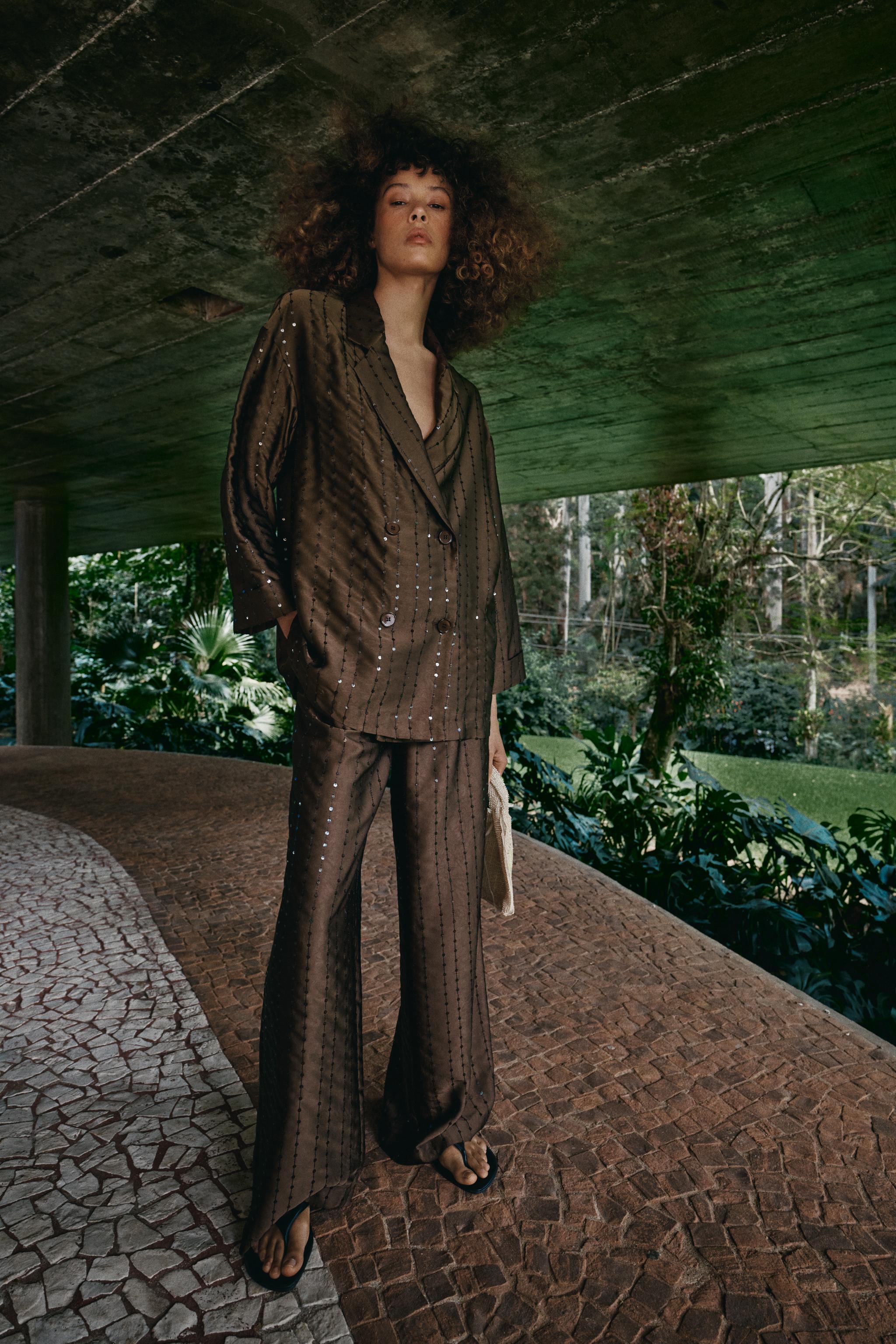 VESTE À PAILLETTES ET BOUTONNAGE CROISÉ